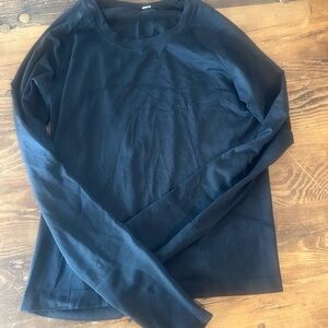 lululemon athletica Black Tee with thumb holes